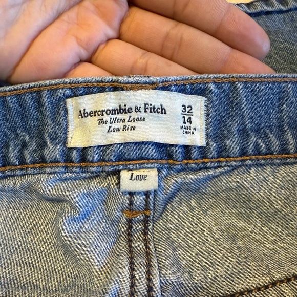 Abercrombie & Fitch Low Rise Jeans - Picture 2 of 4